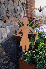 Gärtnernde Fee mit Löffel