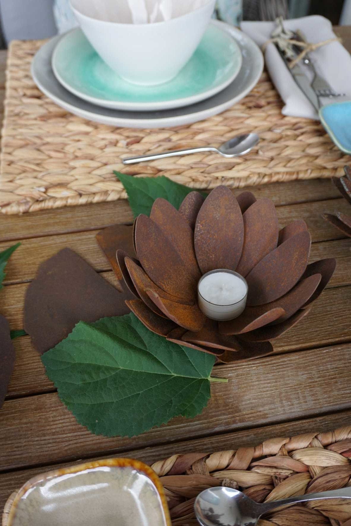 Fleur de nénuphar sur une feuille