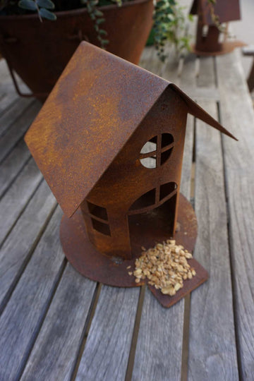 Birdhouse with platform