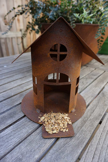 Birdhouse with platform