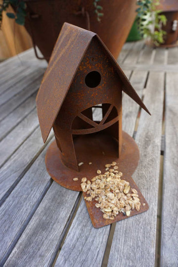Birdhouse with perch small