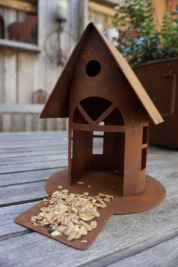 Birdhouse with perch small