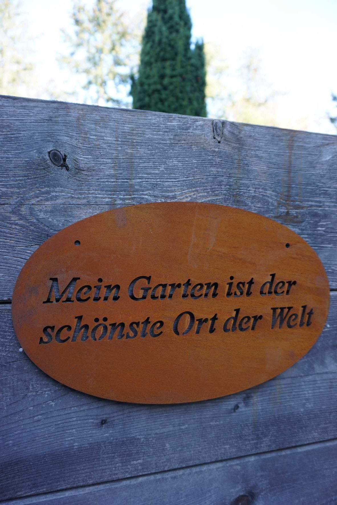 Sign "My garden is the most beautiful in the world"