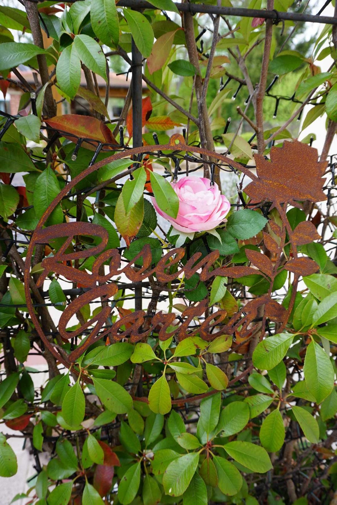 Sign "Rose Garden"