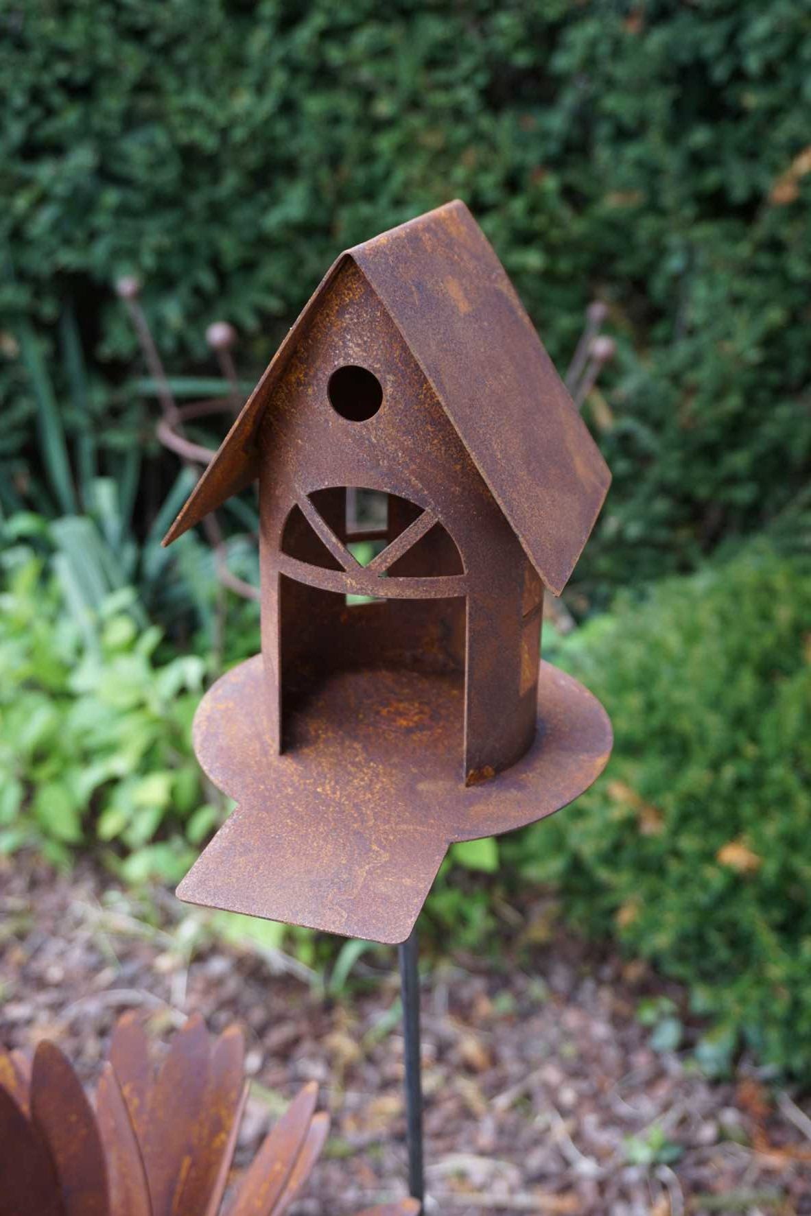 kleines Vogelhaus mit Steg (für Stab)