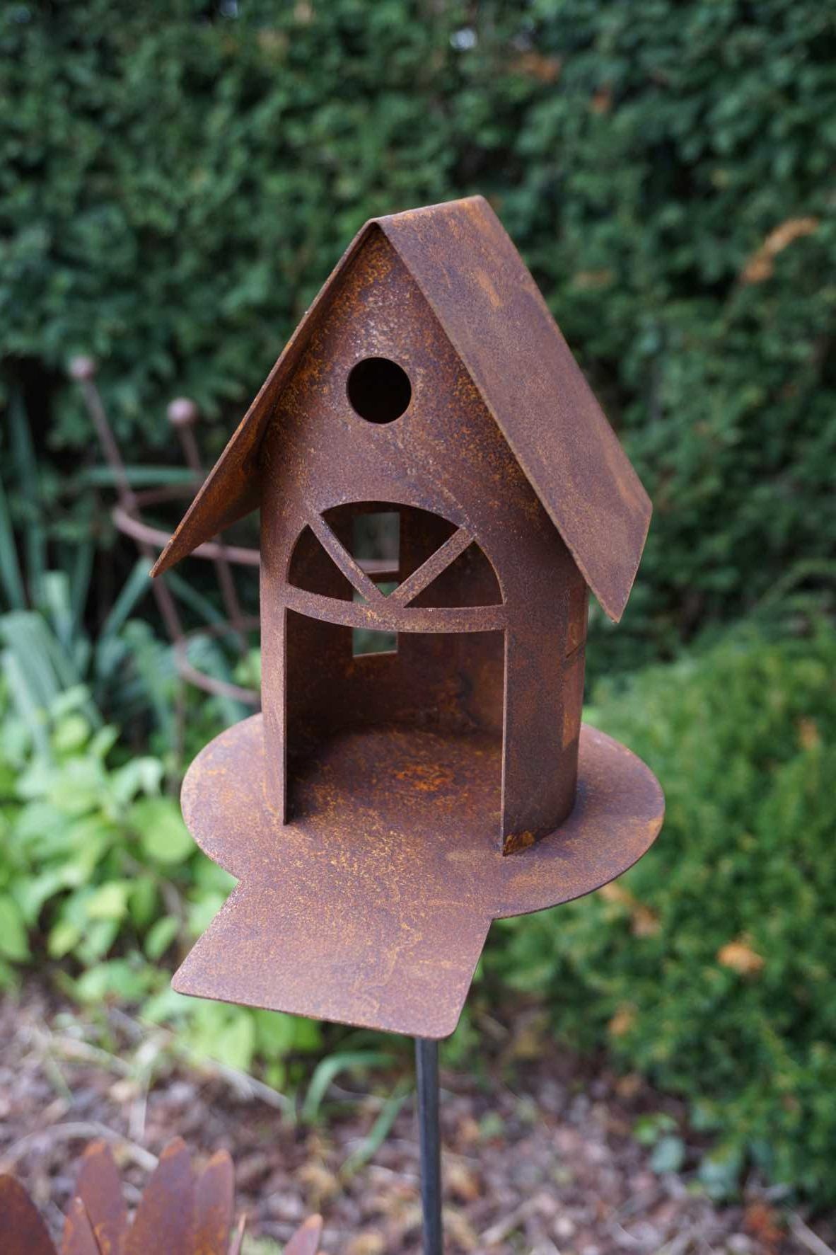 kleines Vogelhaus mit Steg (für Stab)