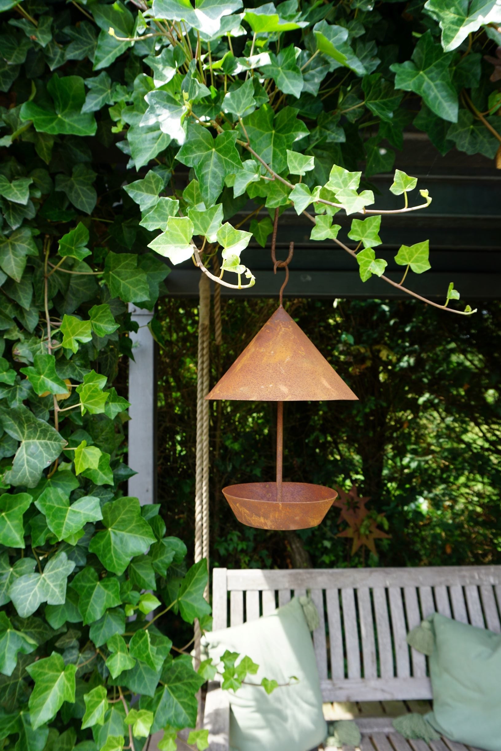 Vogelhaus rund mit Säule