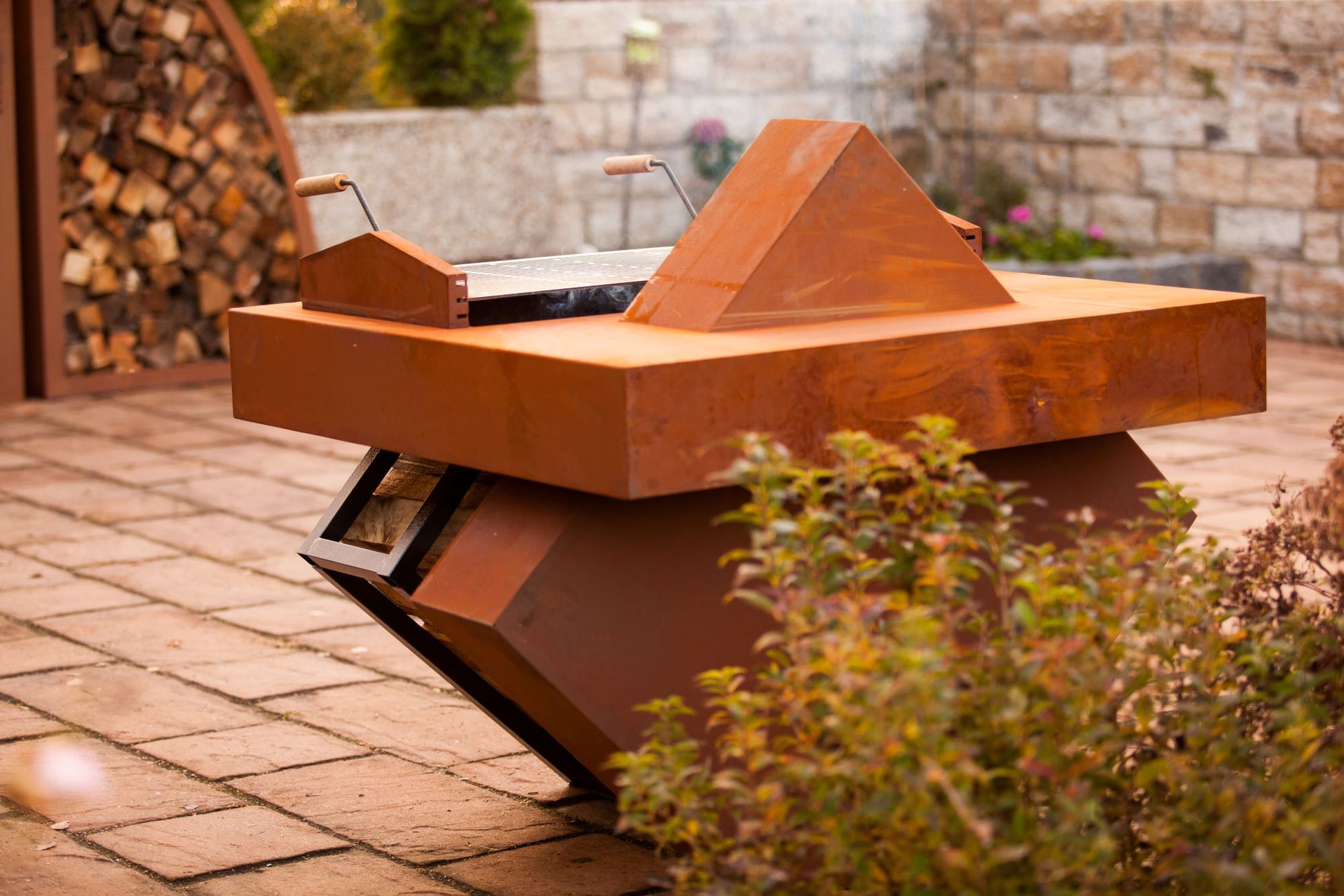 Charcoal Grill - Geometry -