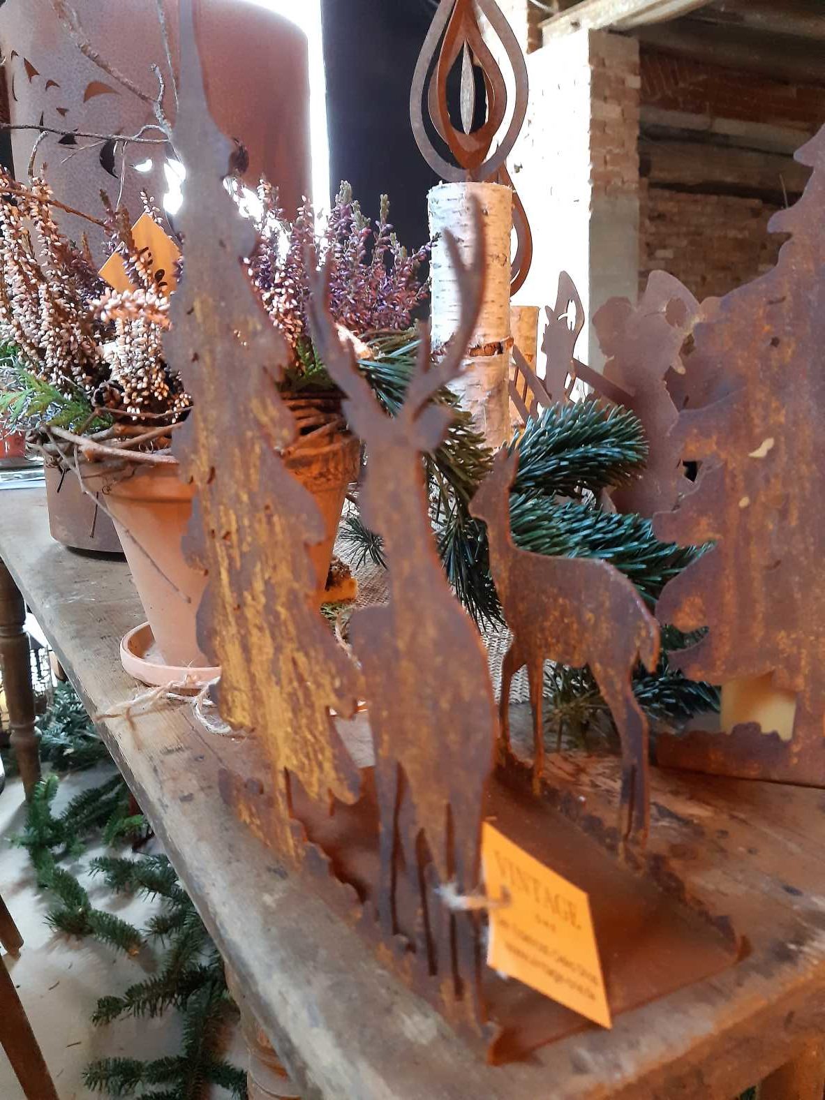 Tealight holder with deer and forest