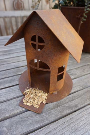 Birdhouse with platform