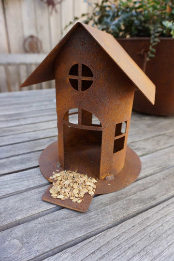 Birdhouse with platform