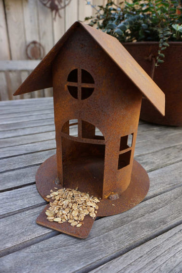 Birdhouse with platform