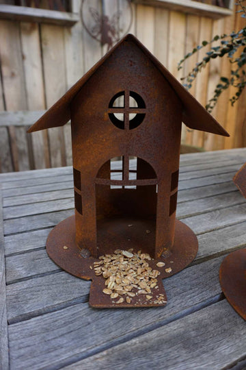 Birdhouse with platform