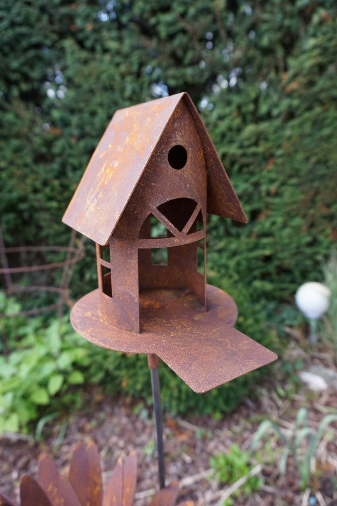 kleines Vogelhaus mit Steg (für Stab)