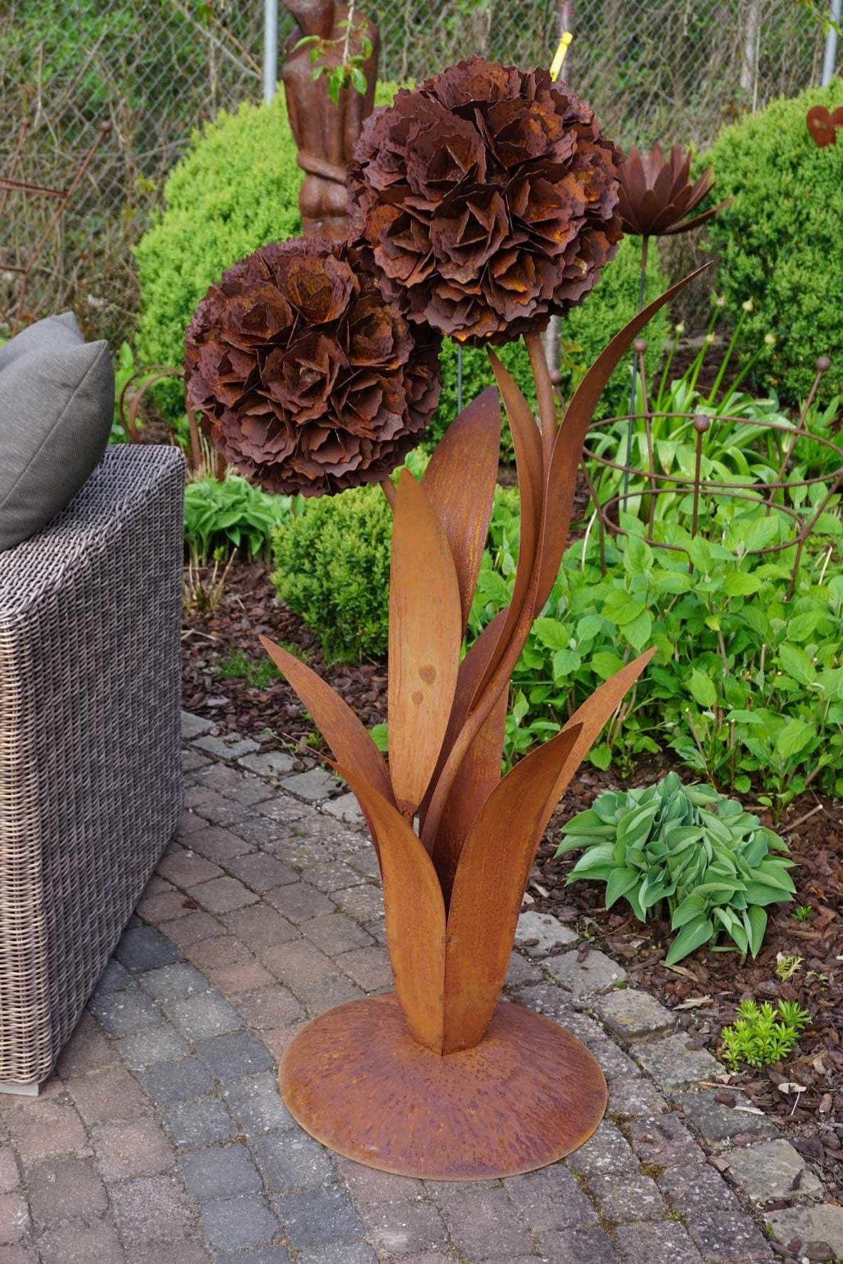 Edelrost Pusteblume im Garten