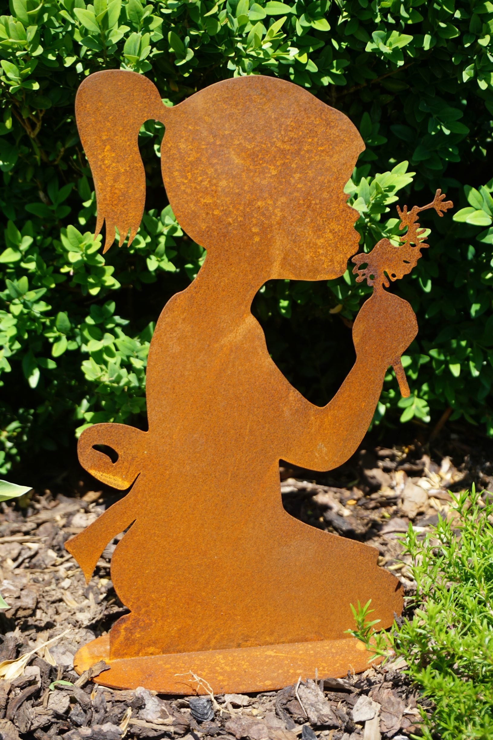 Edelrost Mädchen mit Pusteblume