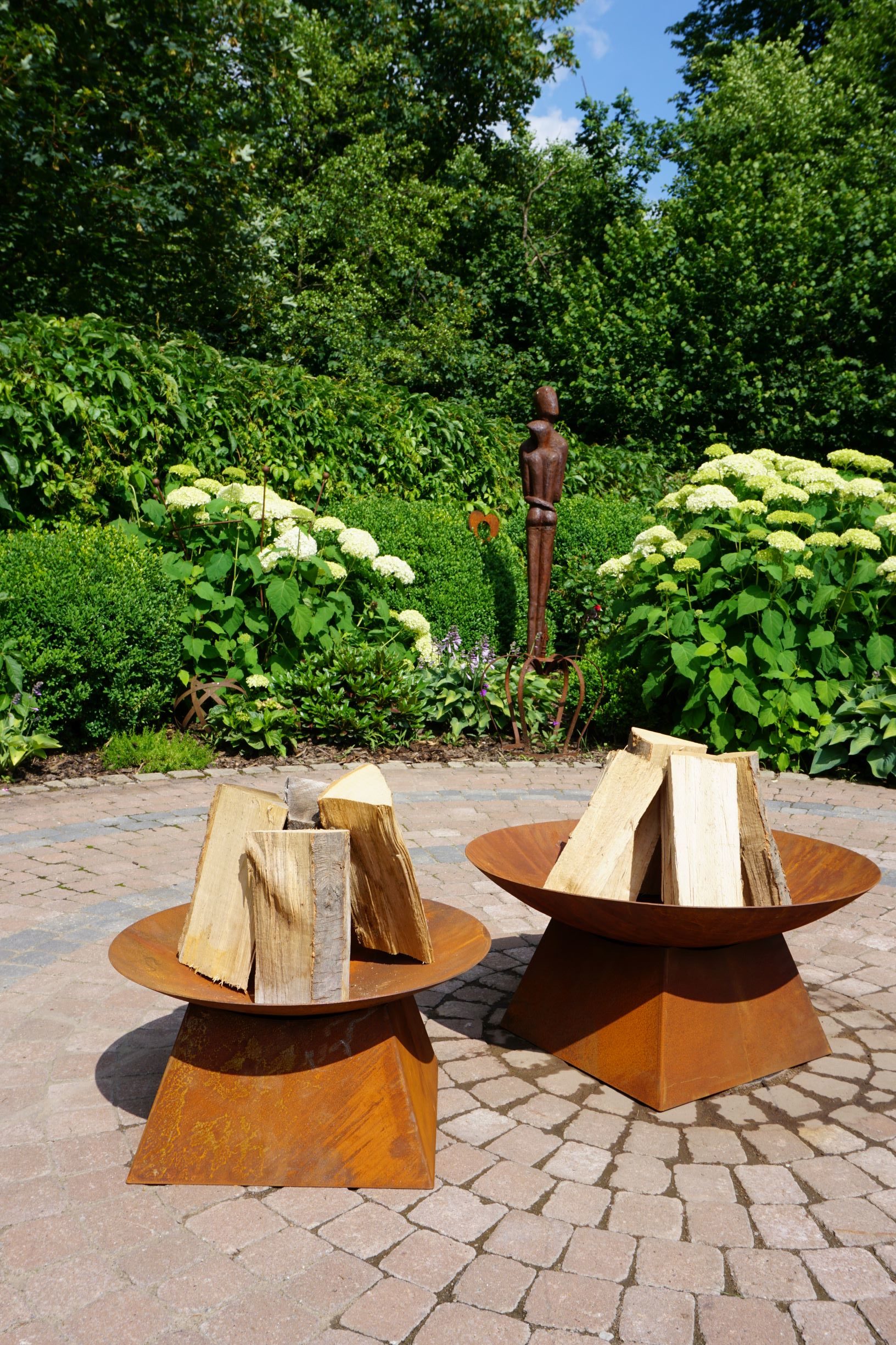 Fire bowl on base Ø60cm