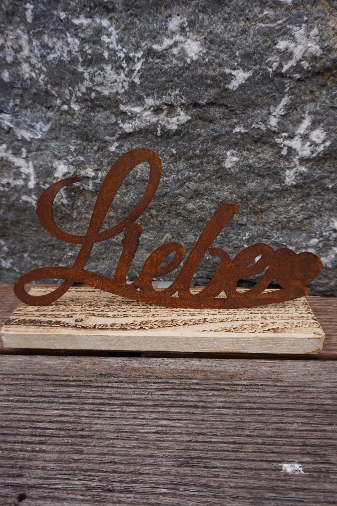 Inscription "AMOUR"
